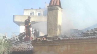 Bayramiçte tek katlı boş ev yanarak kullanılamaz hale geldi