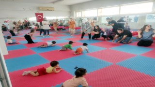 Bebekler emekleyerek yarıştı