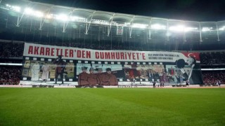 Beşiktaş tribünlerinden, Cumhuriyetin 100. yılına özel koreografi