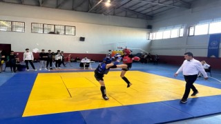 Besnide Muay Thai Şampiyonası yapıldı