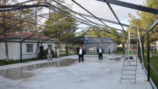 Beylikova Millet Bahçesinde çadır kafe inşaatı başladı