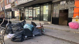 Binayı çöp alanına çevirdiler