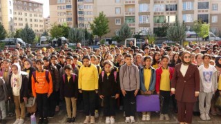 Bingölde öğrenciler, Filistindeki çocuklar için saygı duruşunda bulundu
