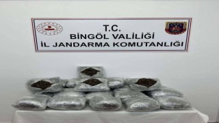Bingöl'de yol kenarında uyuşturucu madde ele geçirildi