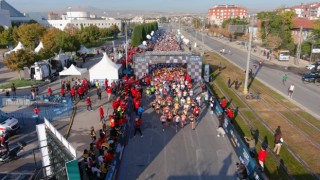 Binlerce sporcu 2. Uluslararası Konya Yarı Maratonunda “iyilik” için koştu
