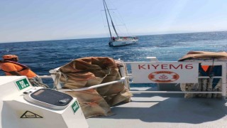Bodrum Karaada açıklarında sürüklenen tekneyi KIYEM ekipleri kurtardı