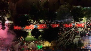 Bodrumda insanlar sokaklara sığmadı, meydanlarda adım atacak yer kalmadı