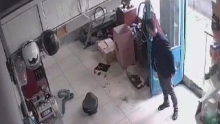 Börek tepsisini başına yedi akıllanmadı