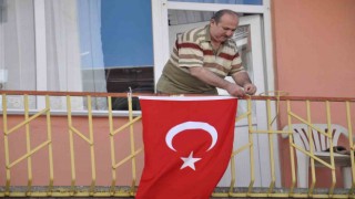 Bu kez 100. yıl için balkona çıktı
