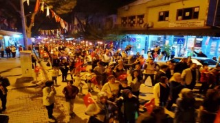 Buharkentte Cumhuriyetin 100. yıl kutlamaları fener alayı ile taçlandı