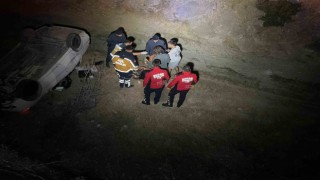 Burdurda otomobil dereye uçtu: 4 yaralı