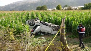 Burdurda otomobiliyle tarlaya uçan genç itfaiye eri hayatını kaybetti