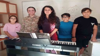 Burhaniyede piyano kursu başladı