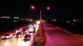 Bursada sokak lambaları pembe yandı