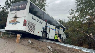 Bursada yolcu otobüsü şarampole uçtu: 2 yaralı