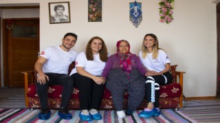 Büyükşehir belediyesi sağlık ekipleri Raziye teyzeye şifa oldu