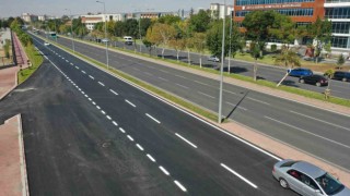 Büyükşehir, günde 300 bin aracın geçiş yaptığı yolda asfalt çalışmasını tamamladı
