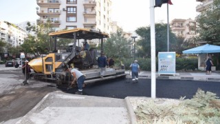 Büyükşehirden asfaltta pazar mesaisi