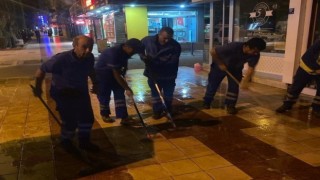 Büyükşehirin temizlik çalışmaları gece gündüz devam ediyor