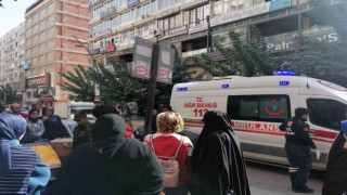 Caddede yürürken pikaptan fırlayan demir parçası ile yaralandı