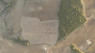 Çanakkaleli çiftçi tarlasına ‘Cumhuriyet 100 Yaşında yazdı