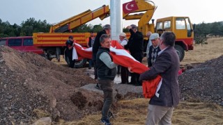 Çankırıda dev Türk bayrağı göndere çekildi