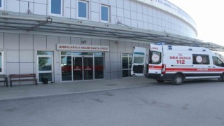 Çatıda yenileme yapan usta elektrik akımına kapılarak yaralandı