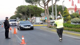 Çeşmede bir ay içinde çeşitli suçlardan aranan 196 kişi yakalandı