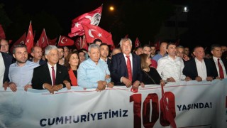 CHP Adana'da Büyük Cumhuriyet Yürüyüşü Düzenledi