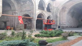 Çifte Minareli Medrese bir hafta ziyaretçilere kapalı