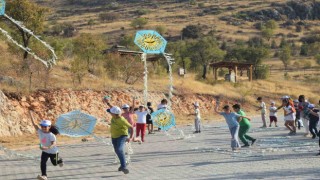 çocuklar uçurtma şenliği ile doyasıya eğlendi