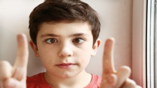Çocuklarda erken tedavi edilmeyen göz bozuklukları şaşılığa neden oluyor