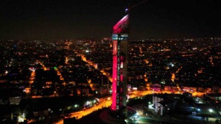 Cumhuriyet Kulesi 100. yıla özel ışıklandırıldı