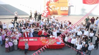 Cumhuriyetin 100. yaşını çalışanlarıyla birlikte kutladı