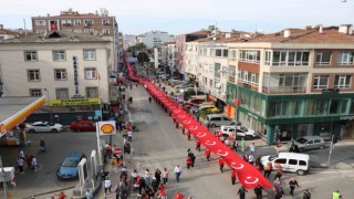 Cumhuriyetin 100. yılında 1919 metrelik dev bayrak yürüyüşü