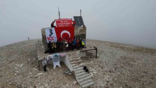 Cumhuriyetin 100. yılında Uludağın zirvesine tırmandılar