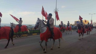 Cumhuriyetin 100üncü yılında bindikleri atlarla, tarihi İstiklal Yolunu geçecekler