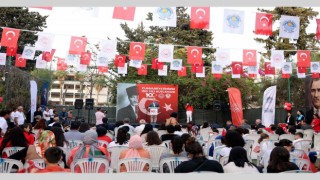Cumhuriyetin kuruluşunun 100. yılı etkinliklerinde sevgi evlerinde kalan çocuklar renkli gösteriler sergiledi