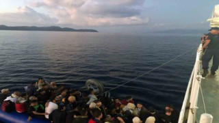 Datça açıklarında 52 düzensiz göçmen yakalandı