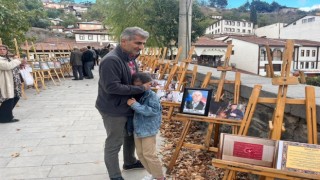 Dedesinin fotoğrafını gördü, gözyaşlarını tutamadı