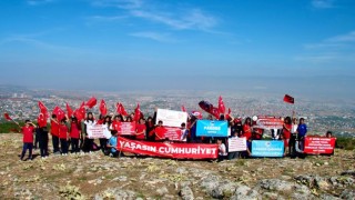 Denizlide 100 ortaokul öğrencisi 100.yıl için 1000 metre rakıma tırmandı