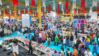 Denizlide Kitap Fuarında yazar yağmuru sürüyor