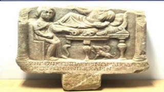 Denizlide Roma dönemine ait mezar steli ele geçirildi