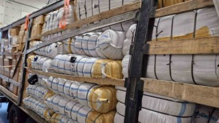 Deterjan yüklü tır da 70 bine yakın parfüm, kıyafet, ayakkabı ve aksesuar bulundu