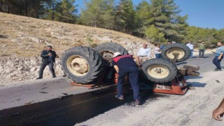 Devrilen traktörün sürücüsü hayatını kaybetti