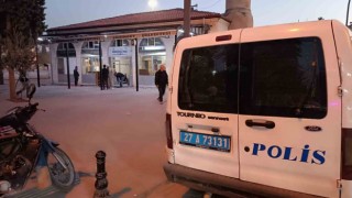 Dini değerlere hakaret eden şahıs, kendisini uyaran imamı bıçakladı