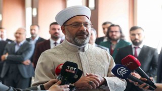 Diyanet İşleri Başkanı Erbaş deprem bölgesindeki sanatkarların eserlerinden oluşan sergiyi açtı