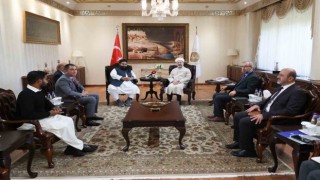 Diyanet İşleri Başkanı Erbaş, Pakistan Ulema Meclisi Başkanı Eşrefiyi kabul etti