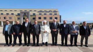 Diyanet İşleri Başkanı Erbaş, Uluslararası Saraybosna Üniversitesini ziyaret etti