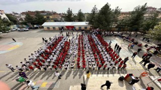 Diyarbakırda 600 öğrenci Cumhuriyeti koreografi ile kutladı